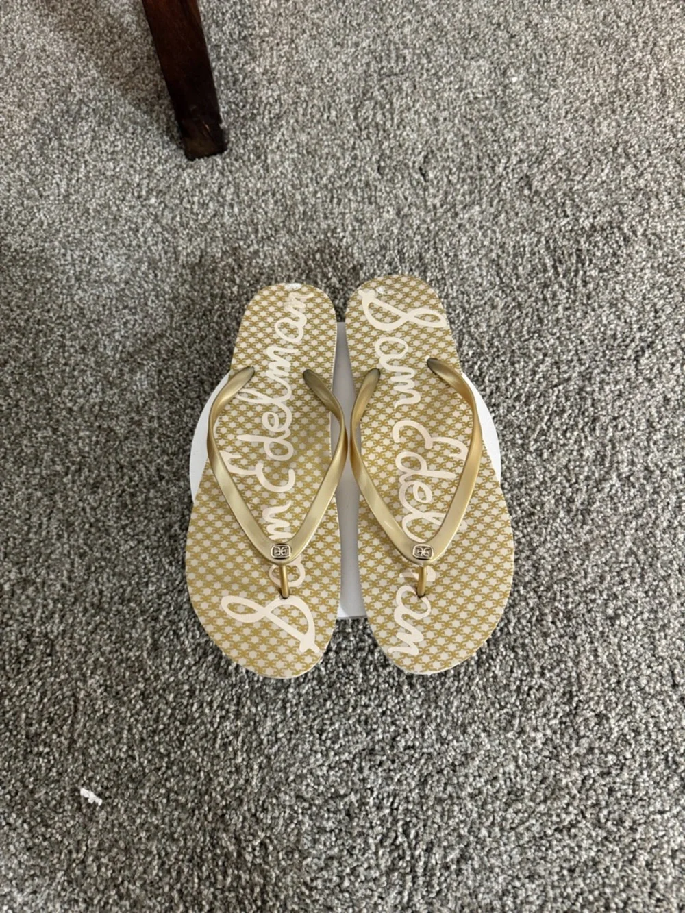 Sam Edelman Metallic Gold Flip Flop Sandals with Script Logo - Picture 3 of 4